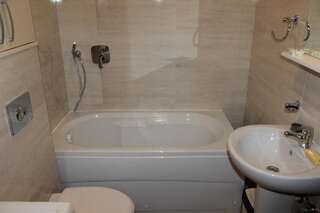 Гостевой дом Olimp Lux Будва Номер-студио Делюкс с кроватью размера "king-size"-12